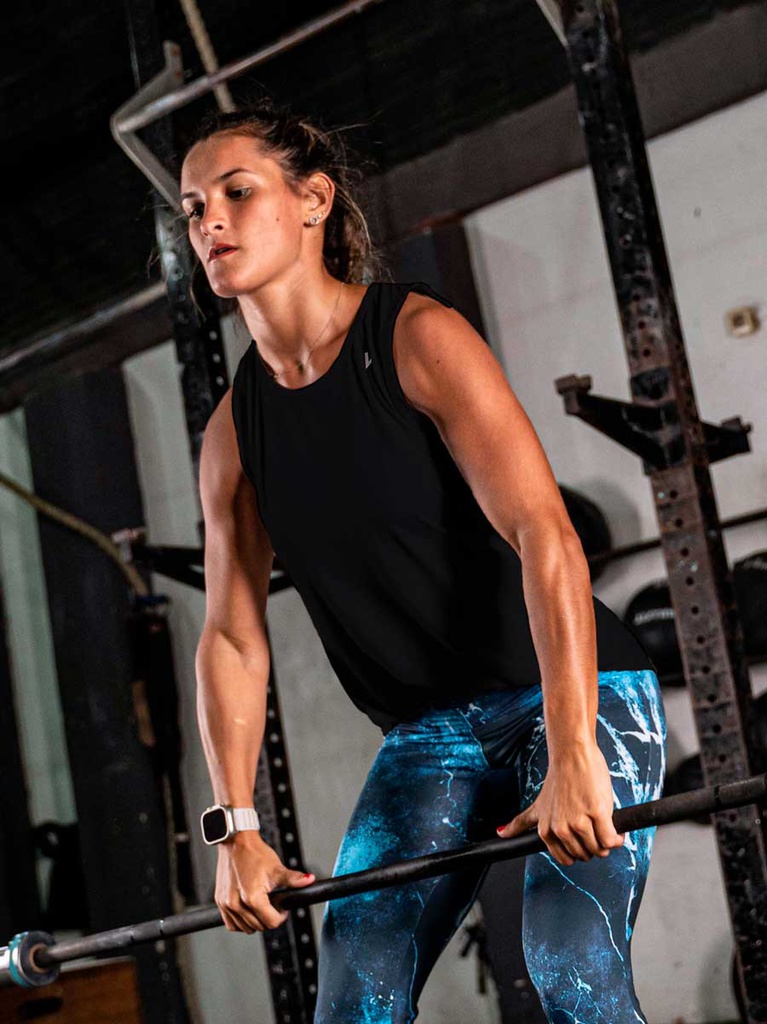 Musculosa Tekking con Abertura en la Espalda